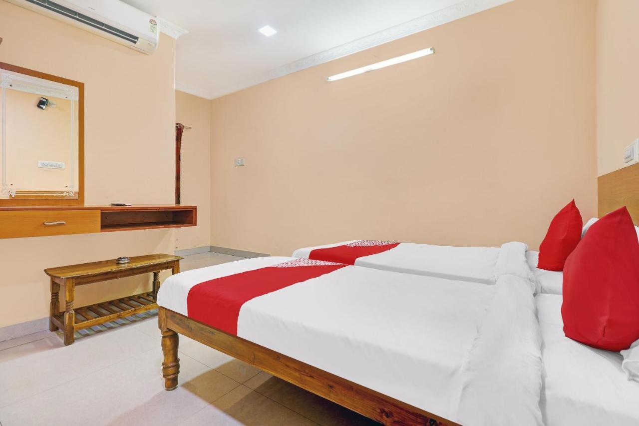 Oyo 81409 Hotel Sivajothi Tuticorin Esterno foto