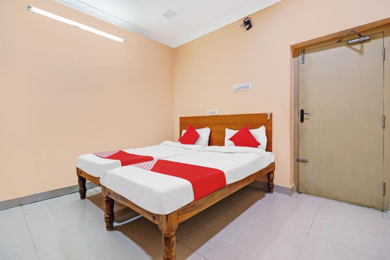 Oyo 81409 Hotel Sivajothi Tuticorin Esterno foto