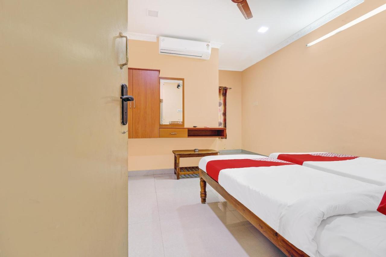 Oyo 81409 Hotel Sivajothi Tuticorin Esterno foto