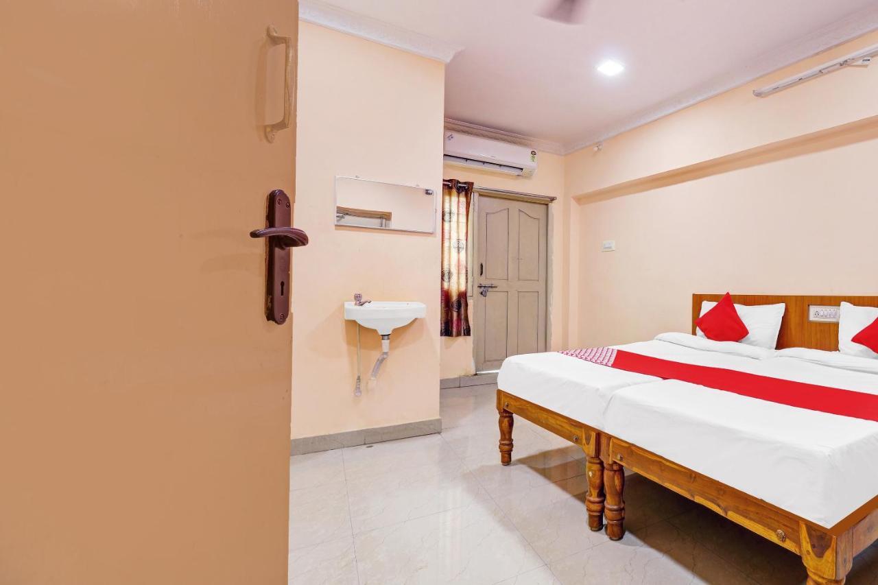 Oyo 81409 Hotel Sivajothi Tuticorin Esterno foto